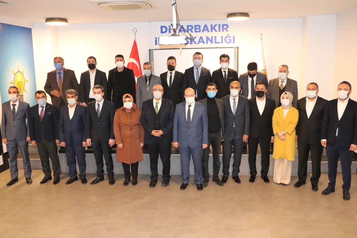 Diyarbakır'da AK Parti yeni ilçe başkanları tanıtıldı Diyarbakır'da AK Parti yeni ilçe başkanları tanıtıldı